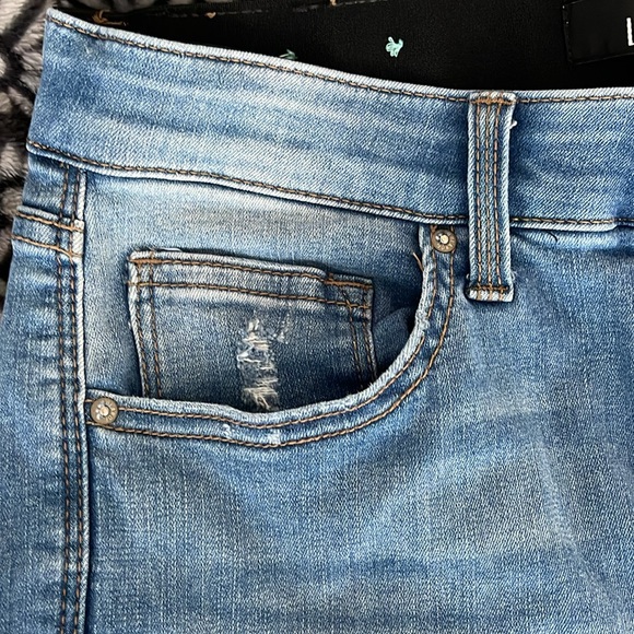 Lularoe Light Blue Distressed Ankle Cropped Jeans size 28 - Picture 7 of 8